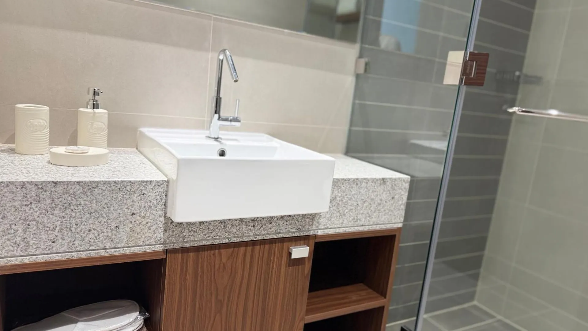 Ashri Luxe Apt On Sheikh Zayed 5 Mins Downtown Dubai Near Metro Apartmán