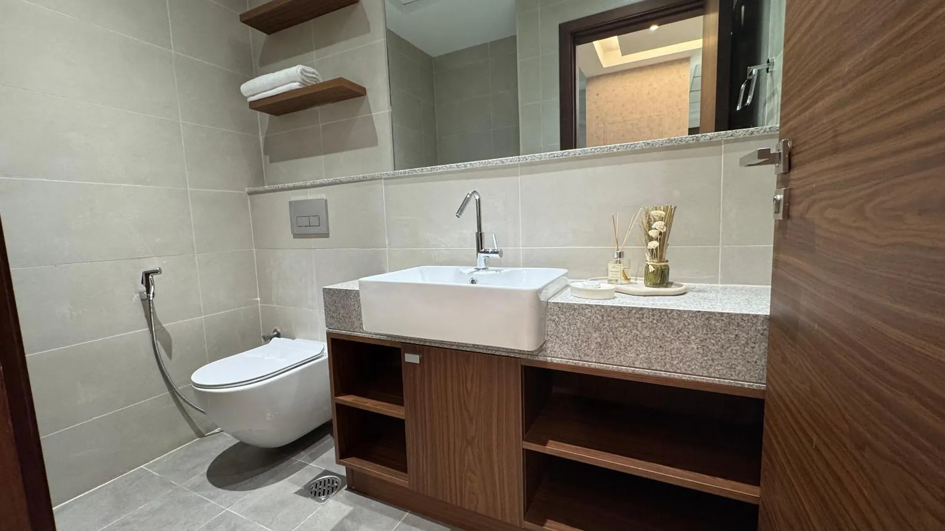 Ashri Luxe Apt On Sheikh Zayed 5 Mins Downtown Dubai Near Metro Apartment
