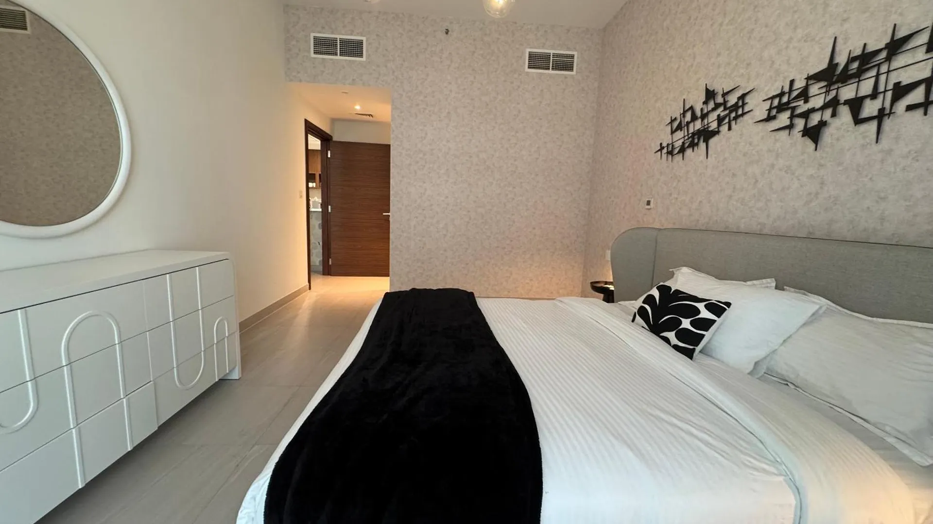 Apartment Ashri Luxe Apt On Sheikh Zayed 5 Mins Downtown Dubai Near Metro