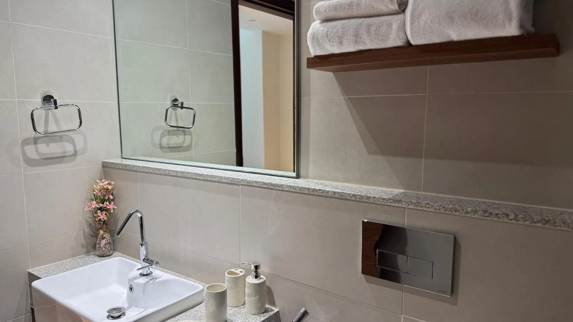 Apartment Ashri Luxe Apt On Sheikh Zayed 5 Mins Downtown Dubai Near Metro