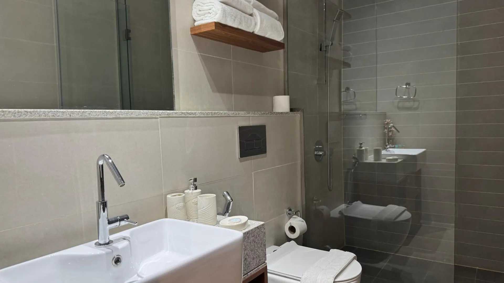Apartment Ashri Luxe Apt On Sheikh Zayed 5 Mins Downtown Dubai Near Metro United Arab Emirates