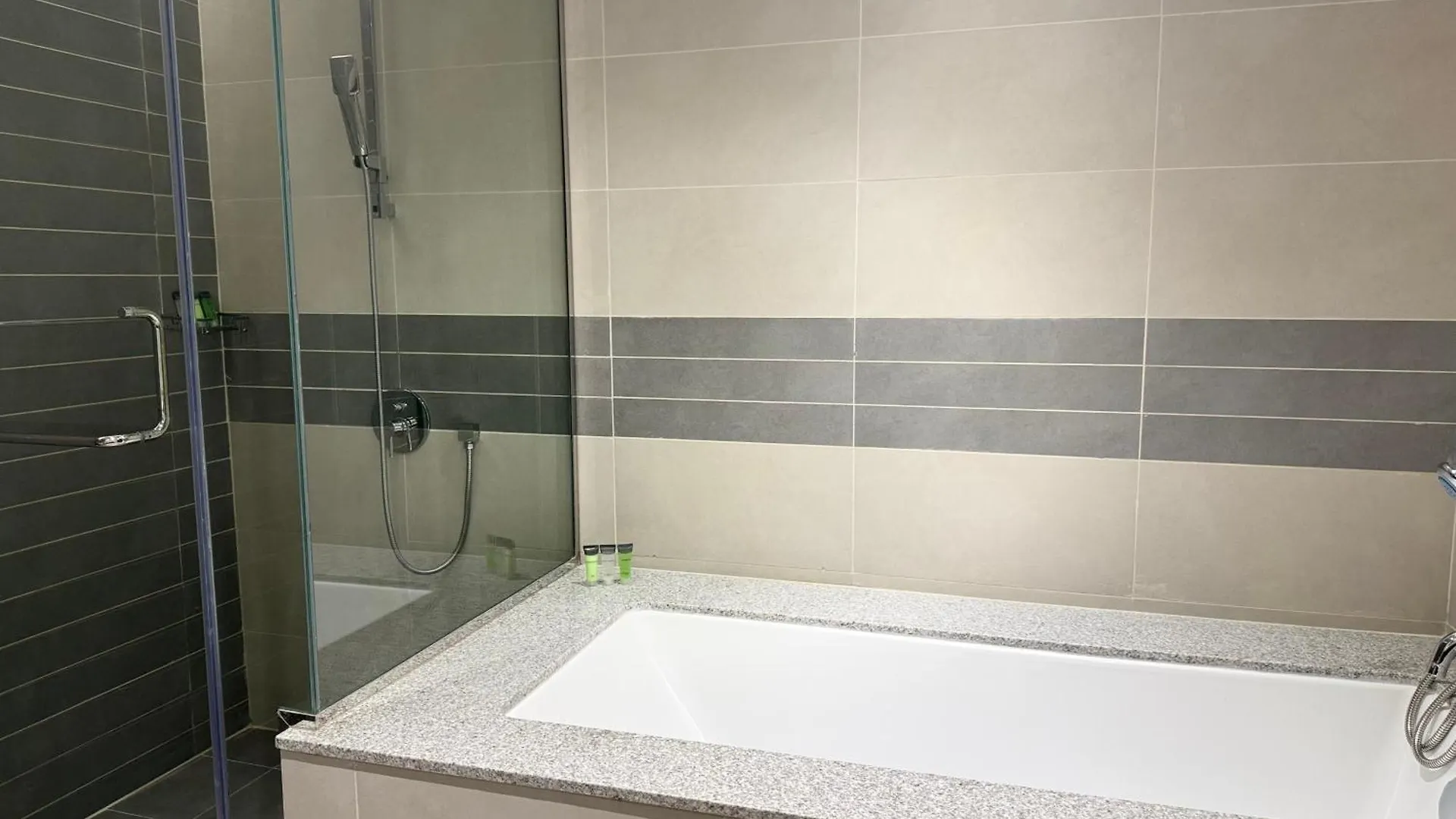 Ashri Luxe Apt On Sheikh Zayed 5 Mins Downtown Dubai Near Metro