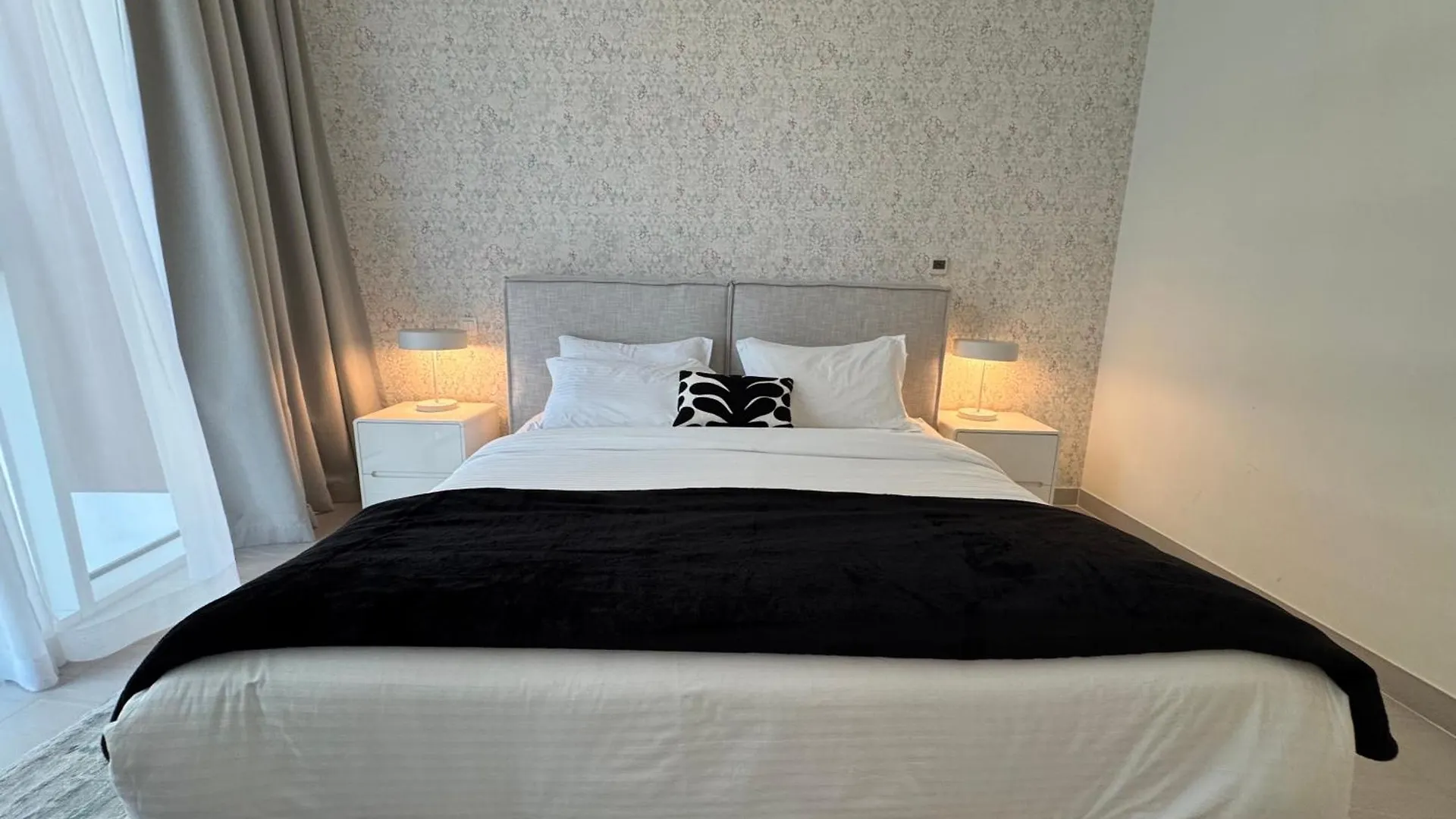 Ashri Luxe Apt On Sheikh Zayed 5 Mins Downtown Dubai Near Metro Apartment