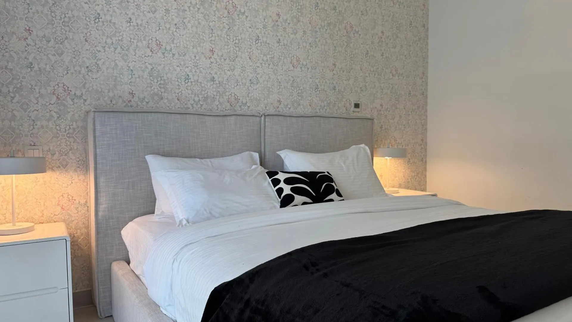 Ashri Luxe Apt On Sheikh Zayed 5 Mins Downtown Dubai Near Metro Apartment