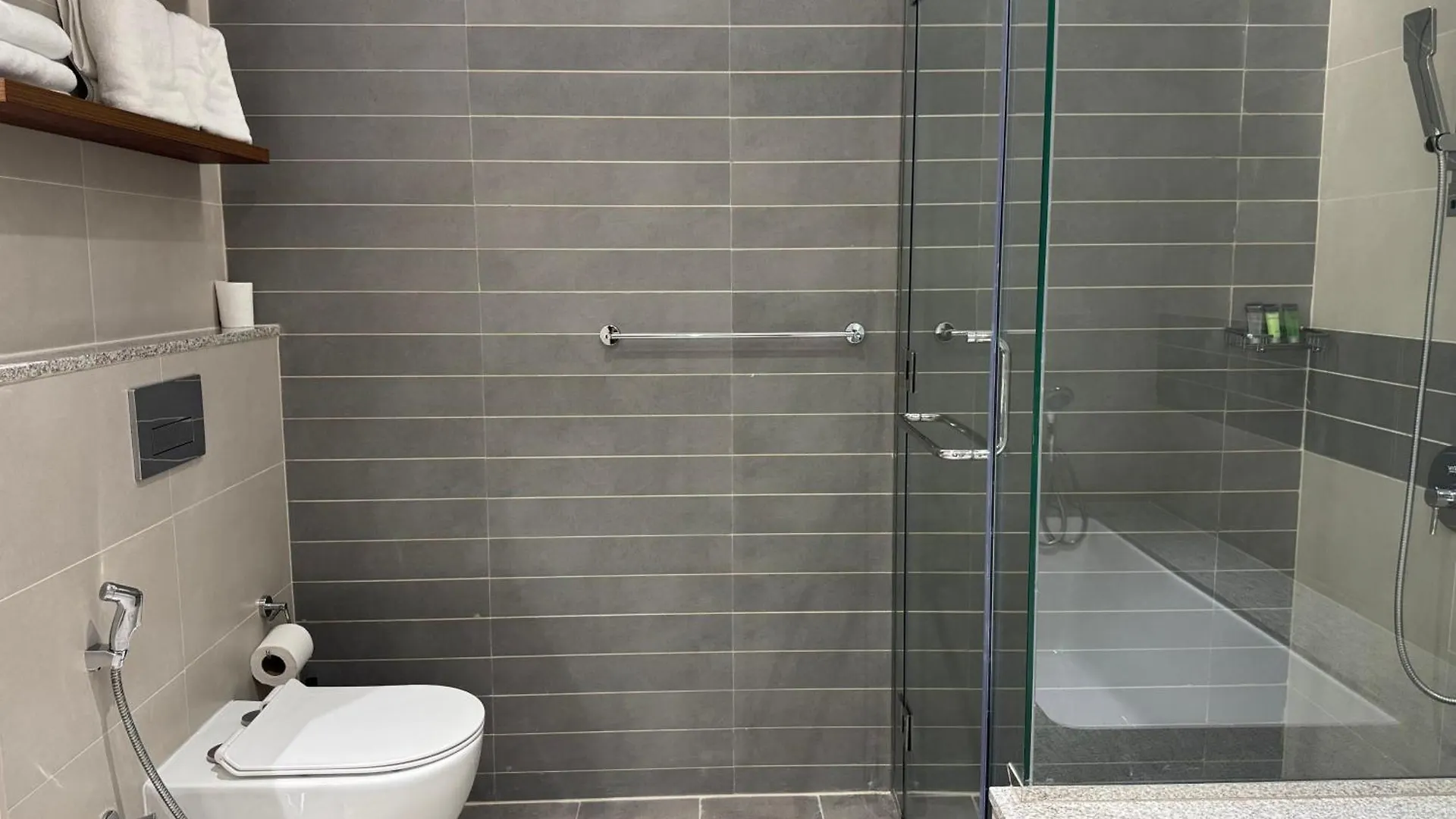 Ashri Luxe Apt On Sheikh Zayed 5 Mins Downtown Dubai Near Metro 0*,  United Arab Emirates