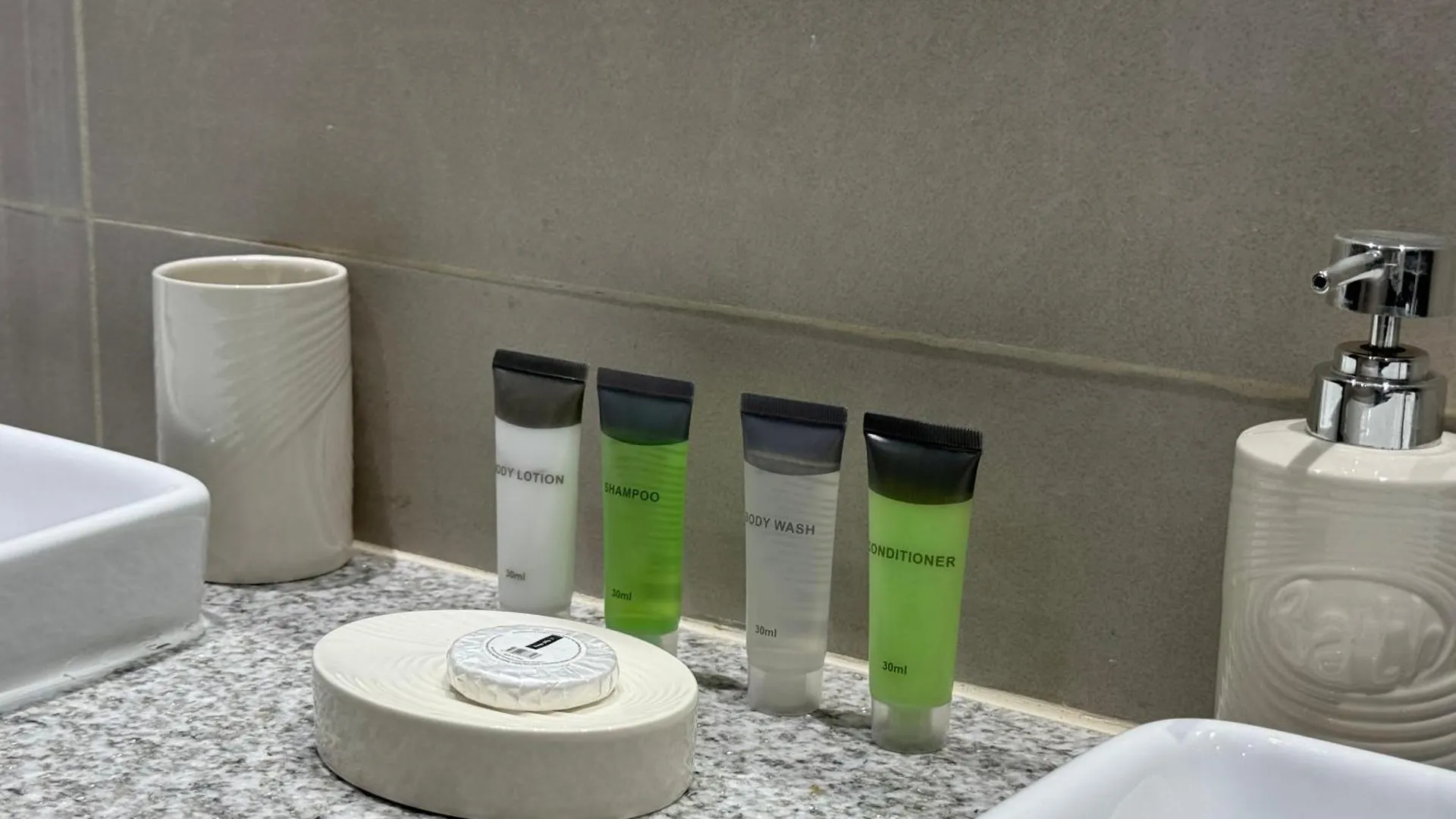 Apartment Ashri Luxe Apt On Sheikh Zayed 5 Mins Downtown Dubai Near Metro United Arab Emirates