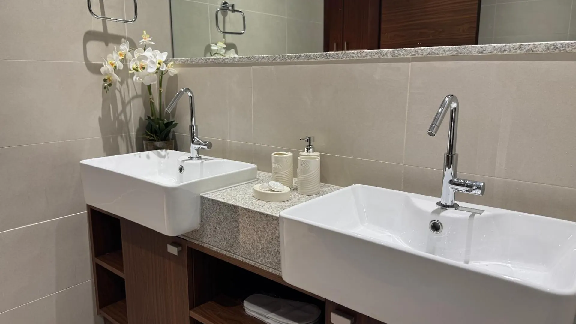 Ashri Luxe Apt On Sheikh Zayed 5 Mins Downtown Dubai Near Metro