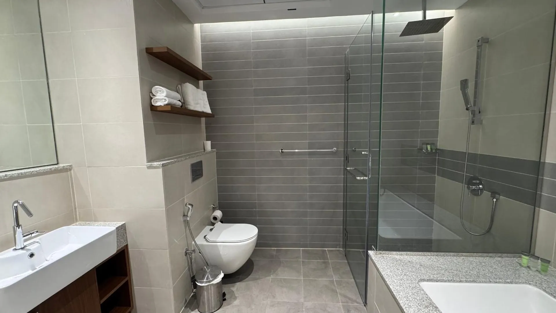 Ashri Luxe Apt On Sheikh Zayed 5 Mins Downtown Dubai Near Metro Apartment