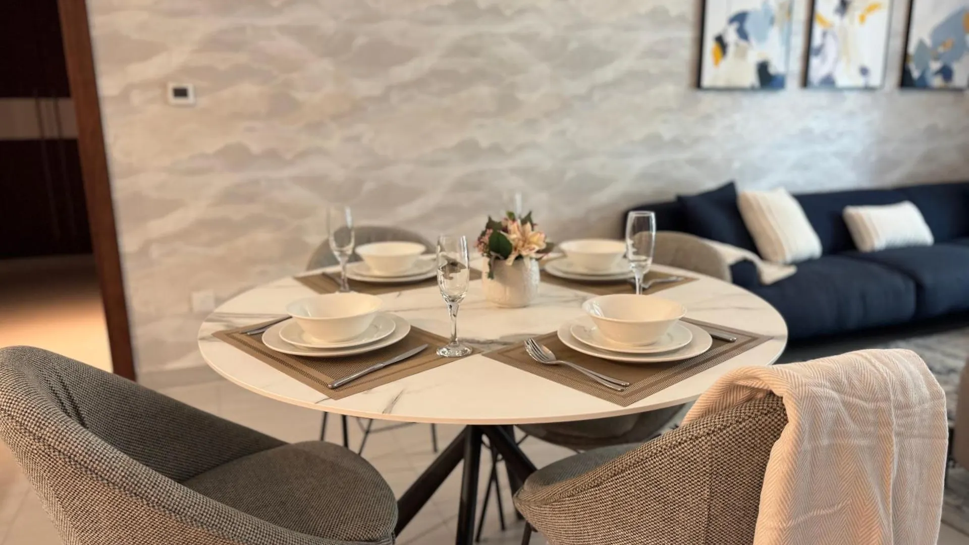 Ashri Luxe Apt On Sheikh Zayed 5 Mins Downtown Dubai Near Metro 0*,  United Arab Emirates