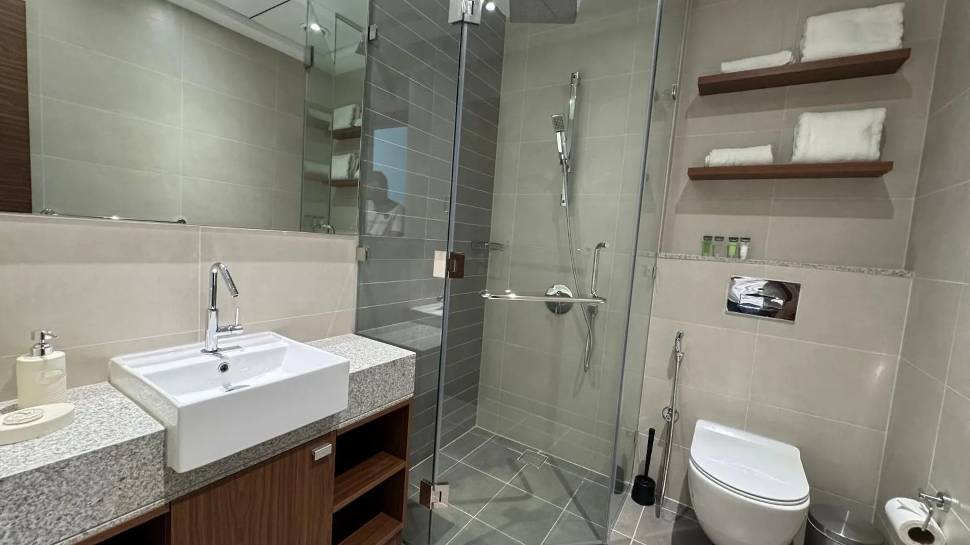 Ashri Luxe Apt On Sheikh Zayed 5 Mins Downtown Dubai Near Metro United Arab Emirates